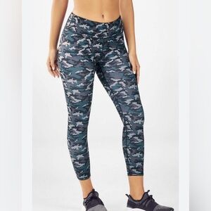 Fabletics Powerhold Define Mid-Rise Capri Camo extra small XS women bottoms